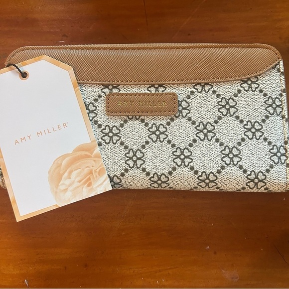 Amy Miller Handbags - NWT Amy Miller Designer Signature Series‎ Wallet